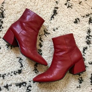 Vagabond Olivia cherry red leather bootie